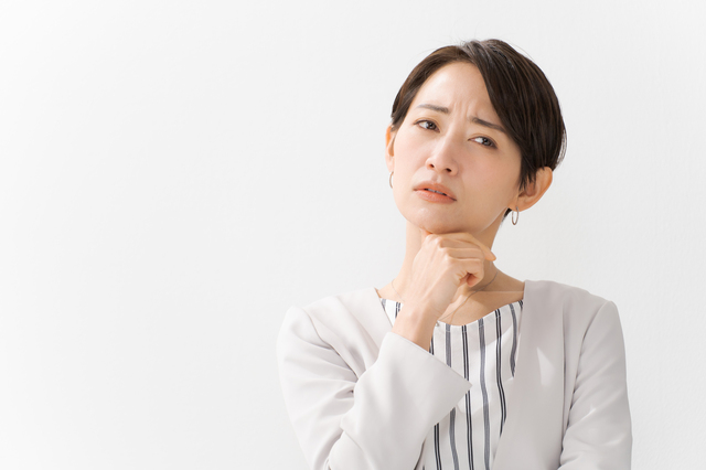 管理組合の役員業務に悩む女性